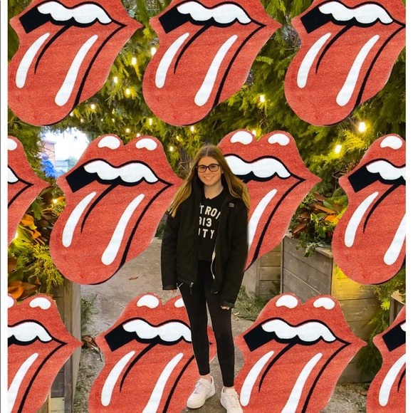 lolaburns_